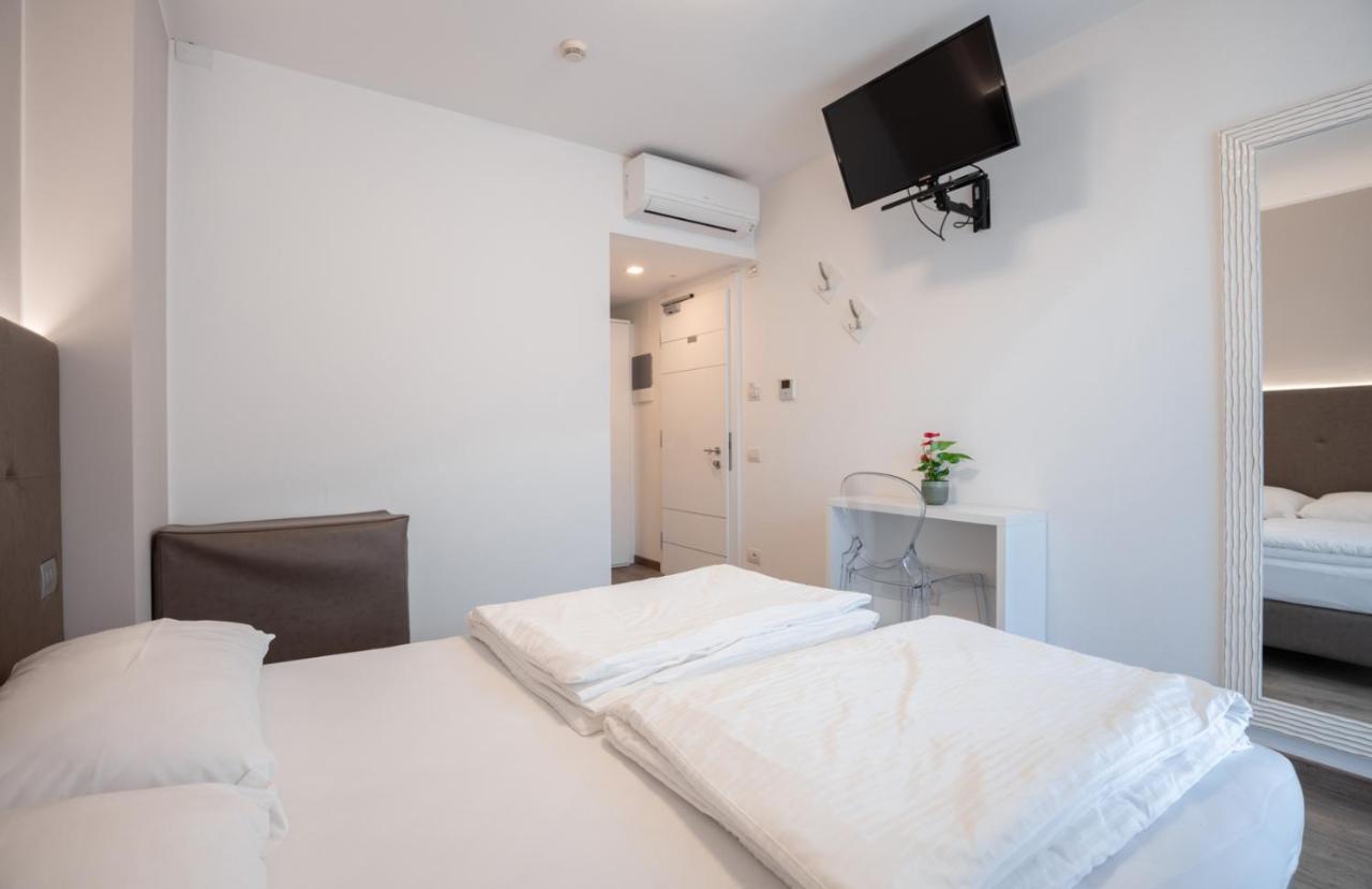 Rolly Hotel *